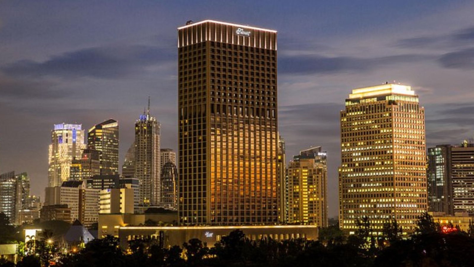 SPECTACULARLY LUXURIOUS FOR A VIBRANT CITY