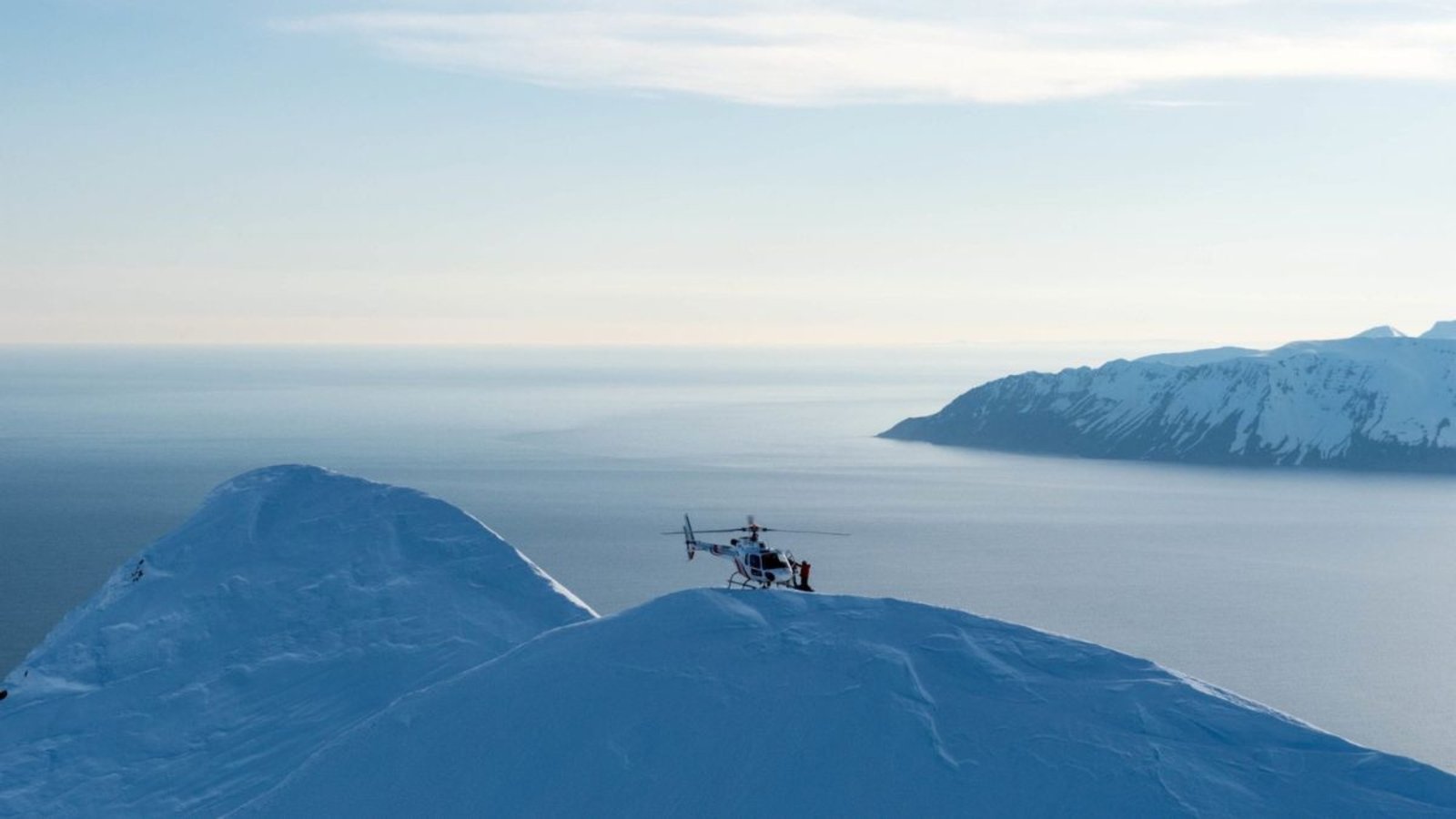 HELI SKI FROM A SUPERYACHT: THE ULTIMATE LUXURY HELI-SKIING EXPERIENCE